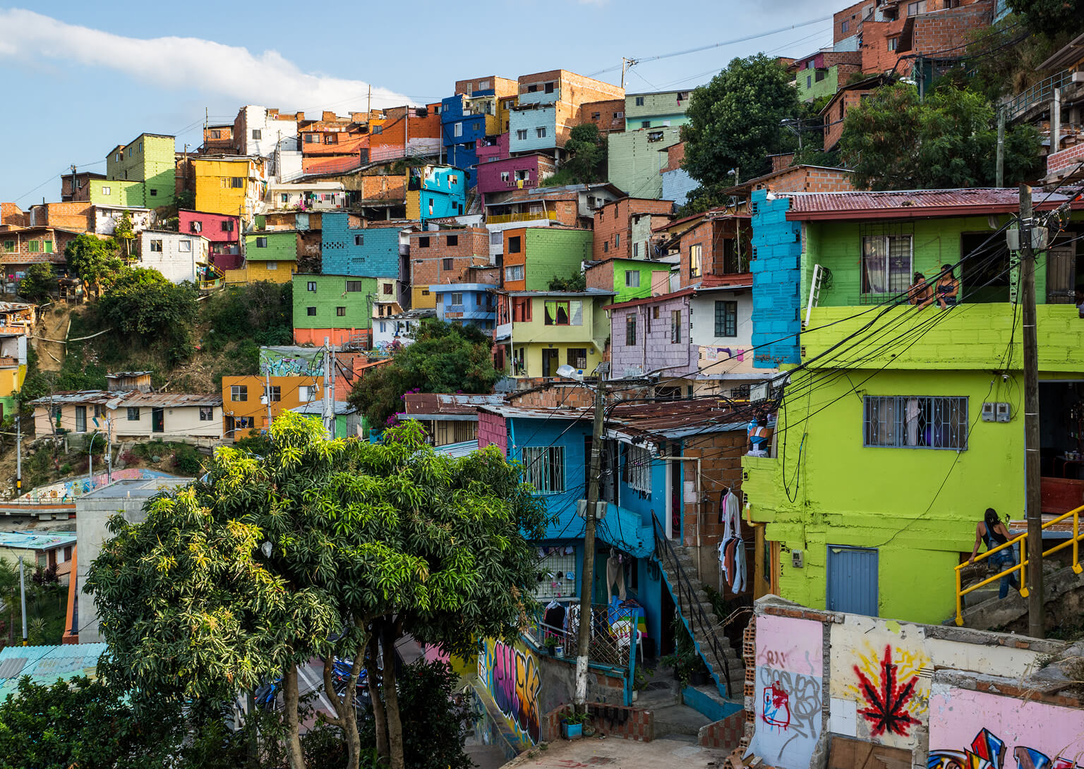 Picture of colourful houses in Medellín.